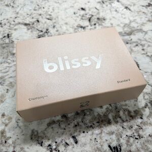 Bliss Mulberry Silk Pillowcase in Champagne